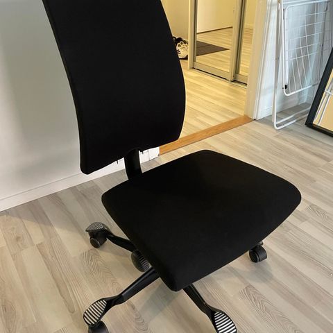 Pent brukt ergonomisk kontorstol Håg Creed 6006, original pris 15.183 kroner