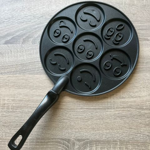 Stekepanne med smilefjes fra Nordic ware, Smiley svelepanne