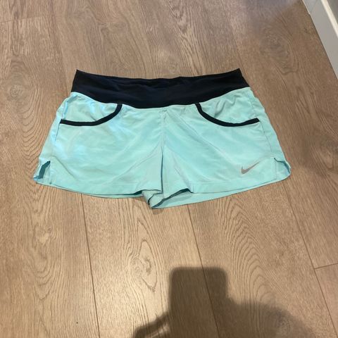 Nike shorts str m