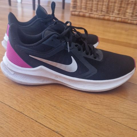 Nike Downshifter 10 Black/silver/pink Size:38