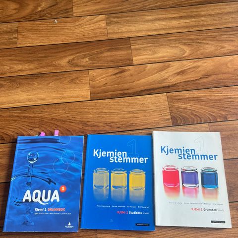 Kjemibøker: Aqua kjemi 1 grunnbok oh Kjemien stemmer 1 grunnbok og studiebok