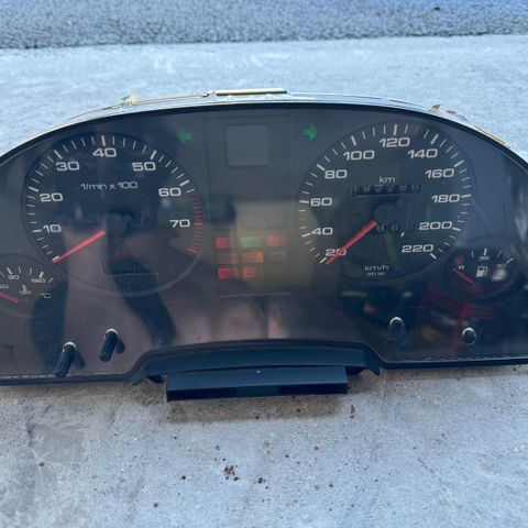 Audi 80 Cabriolet speedometer