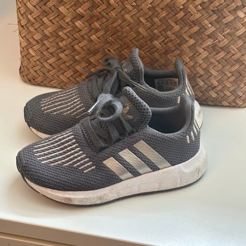 Adidas joggesko str.26. Lite brukt.