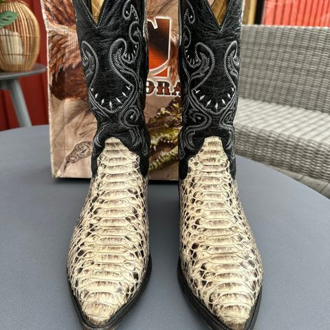 Cuadra snake skin boots