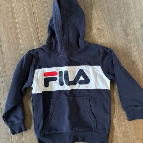 Fila genser str 110-116. Mørk blå.