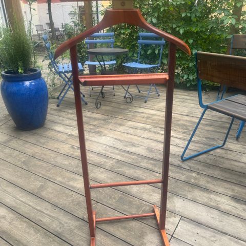 Mid Century Italian Brevettato Men's Wooden Suit Clothes Valet Stand