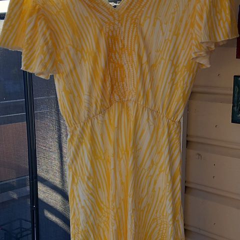 St.Tropez kjole gul/hvit