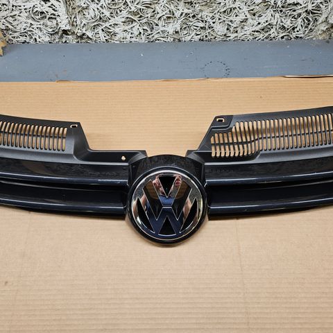 VW Golf mk5 Grill m. VW-logo