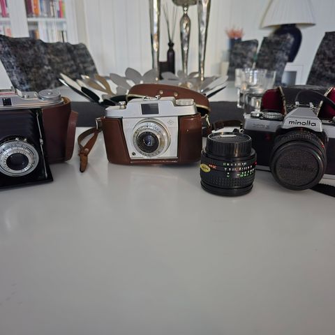 Gamle kameraer selges samlet