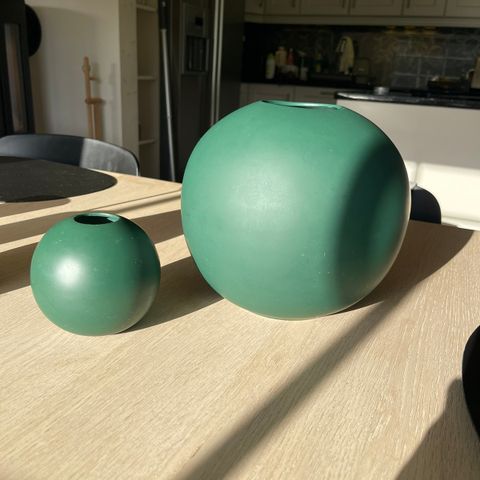 Cooee ball vase i mørkegrønn