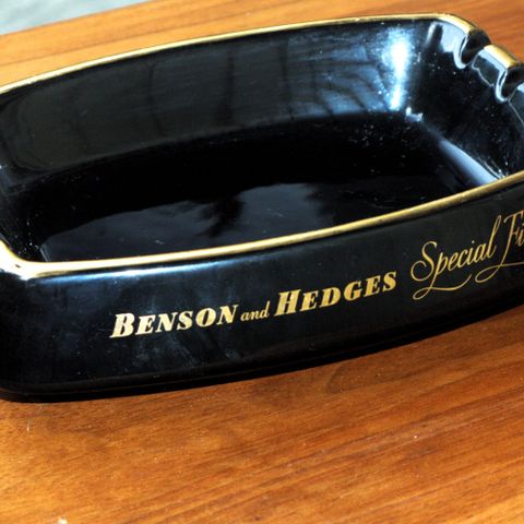 Askebeger fra  Benson and Hedges  selges