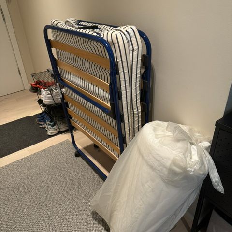 Ikea sammenleggbar seng med overmadrass