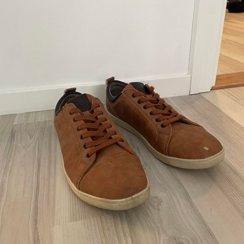 John Mrko brune sko
