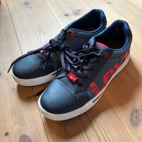 Levi’s sneakers str 37 selges kr. 200,-