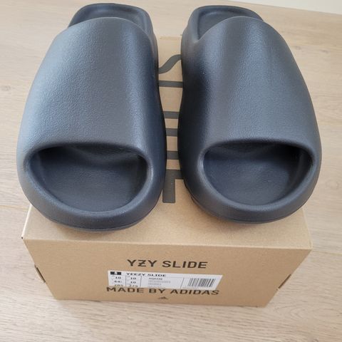 Yeezy Slide Onyx str 44.5