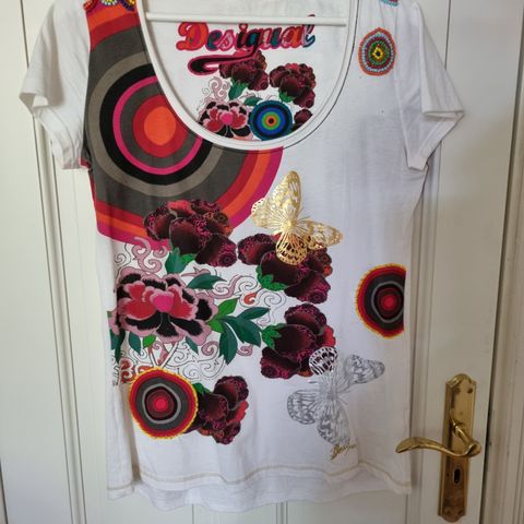 Desigual TShirt med detaljer perlemønster