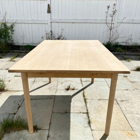 Tidløst dansk spisebord i massiv eik - 150cm - m 2 tilleggsplater