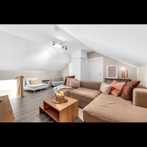 Helt NY sofa fra IKEA selges grunnet overgang til ny bolig.