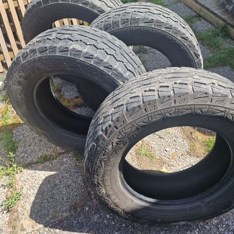 Tøffe terrengdekk Falken WildPeak A/T AT01 285/60R18. Kun dekk.