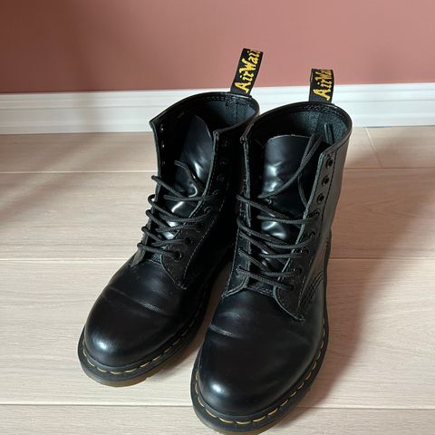 Dr.Martens svarte 8-eye boot