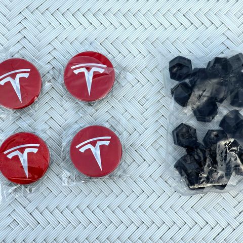 Tesla Model S.3.X.Y Rød med sølv T logo Senterkopp sett