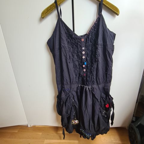 Fin sommer kjole fra Desigual størrelse L-XL