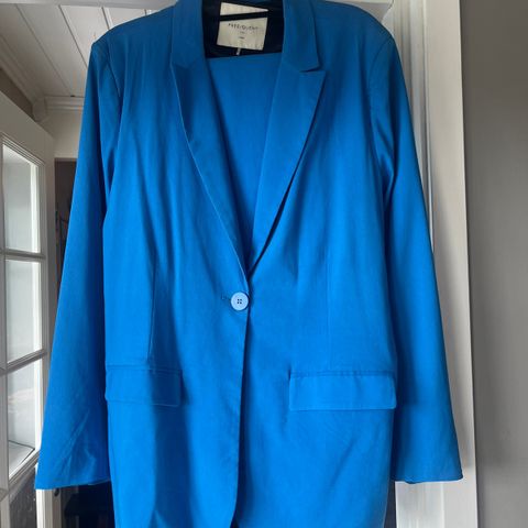 Blazer og bukse fra Free/quent