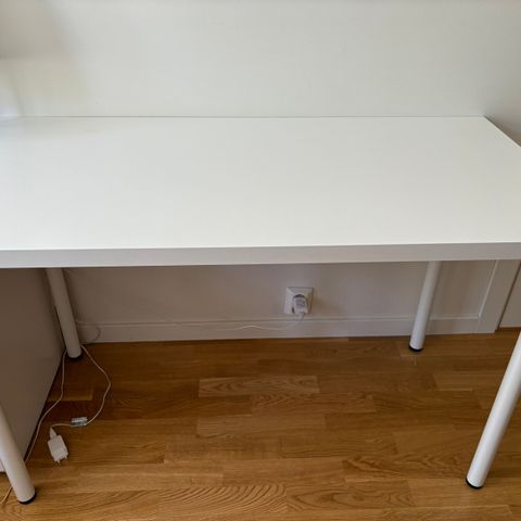 Skrivebord 120x60 cm