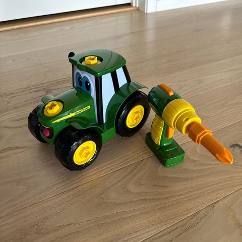 John Deere -  Build-A-Johnny Tractor