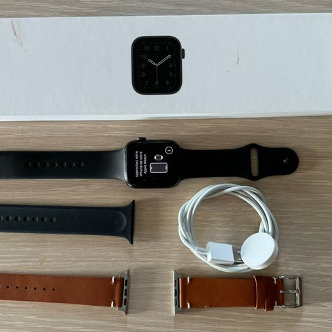 Apple Watch SE 44 mm Space Gray Alu Black