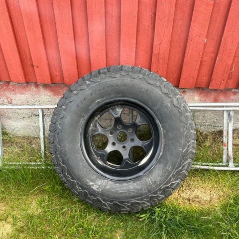 Arctic Truck classic felg med 35" BF dekk. Passer til Landcruiser    Ubrukt