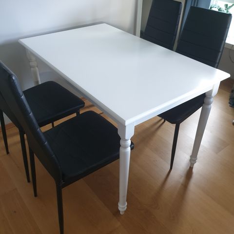 Hvit spisebord