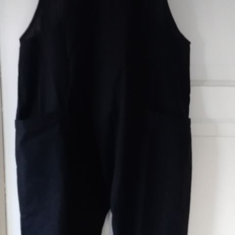 Jumpsuit, svart. Ny, str. M.