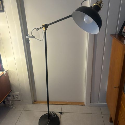 Gulvlampe fra IKEA