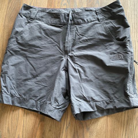 North Face shorts str 4