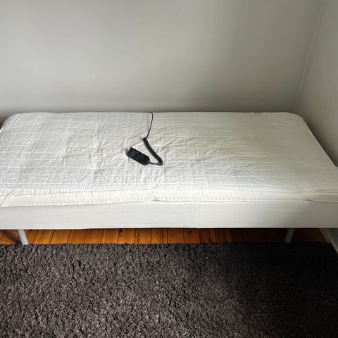 Pent brukt hev/senk seng, 90x200 cm