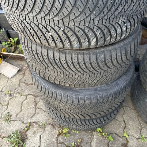 4 stk 215/50R17  helårsdekk