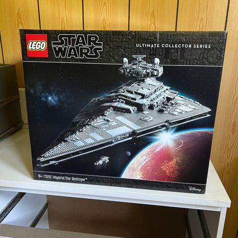 Uåpnet UCS Star destroyer 75252 selges