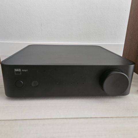 NAD AMP 1 med 
Built-in Chromecast, wifi, bluetooth