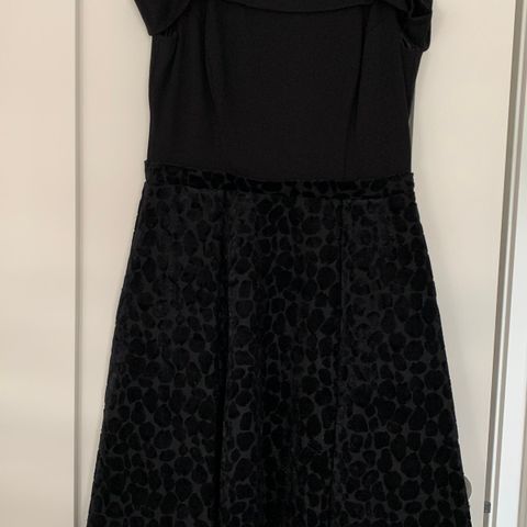 Flott svart kjole str 38 fra Coast til salgs