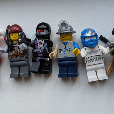 6 Lego figurer  -  (gruppe 2)