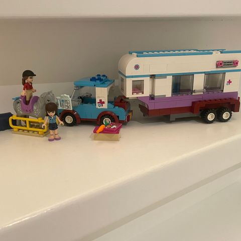 Lego friends 41125 - Veterinærens hestetransport