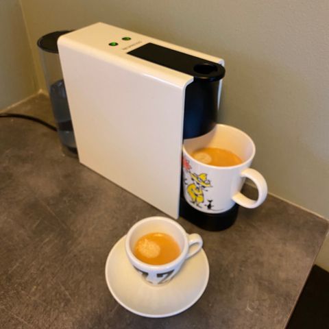 Nespresso med kapselstativ