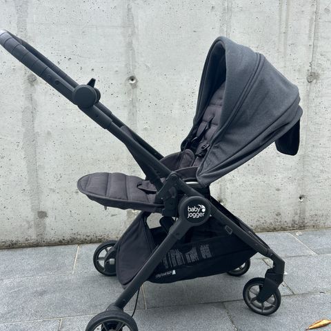 Pent brukt Baby Jogger City Tour Lux inkl. Baby bag i farge Granite