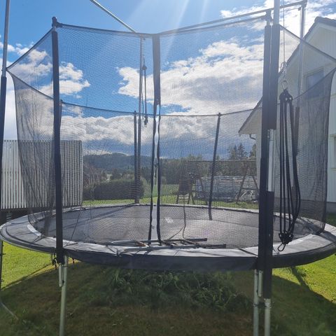 Trampoline med JumpXfun bungee