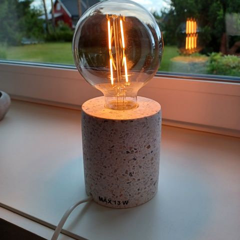 Lampe fra Ikea selges!!