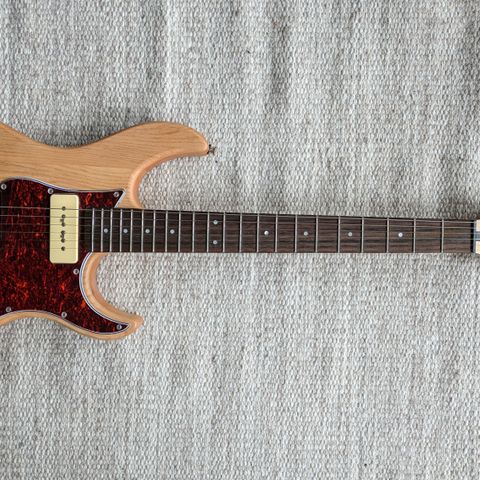 Yamaha 311h elektrisk gitar