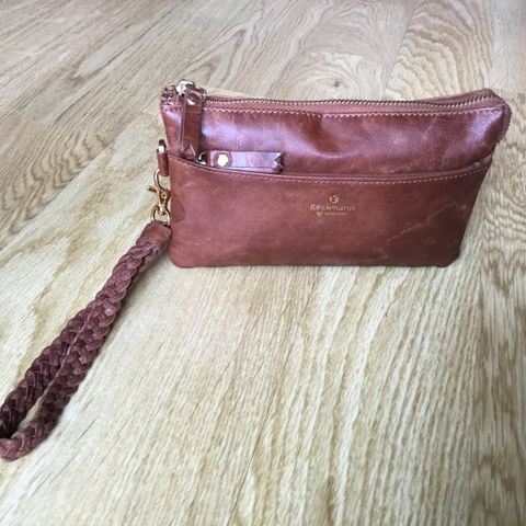 Brun skinn clutch fra Beckmann of Norway