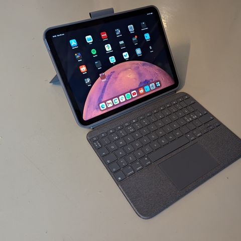 iPad 10,9" (2022) 64GB m/Logitech tastatur/touchpad USB-C