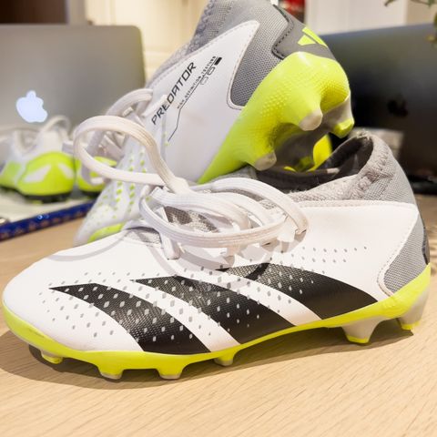 Adidas Predator Accuracy str 32